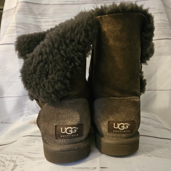 UGG Australia Bailey Button 5803 Boots Women’s Size 6 Chestnut Brown Sheepskin - Picture 5 of 10